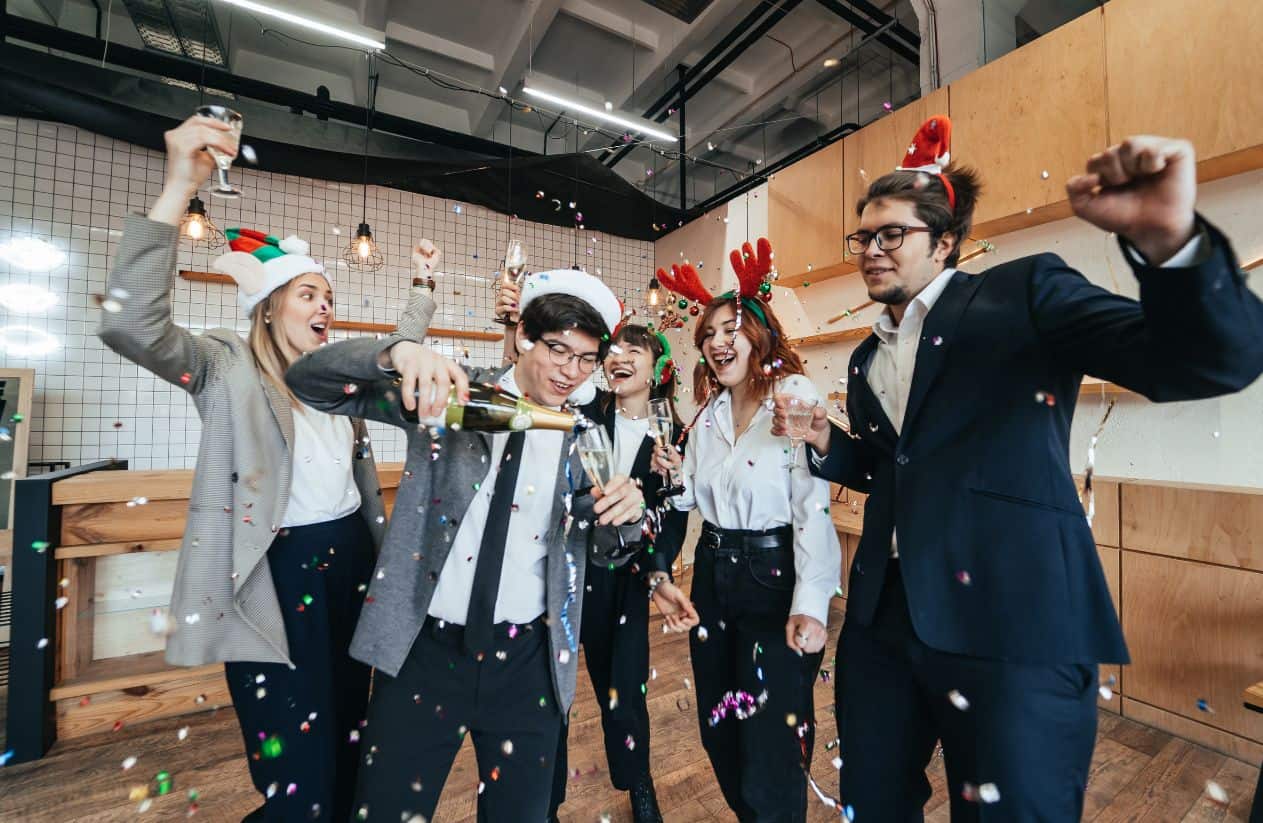 Book Premium Company Event Entertainment for Your Next Conference | Magician Peter